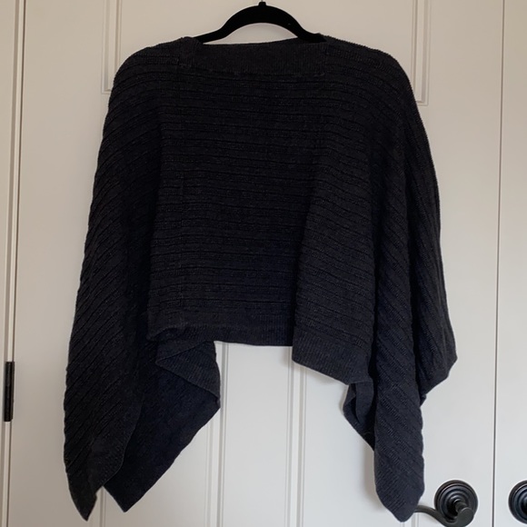 Lululemon Forward Flow Cape - Picture 3 of 4